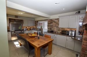 Kitchen/Diner- click for photo gallery